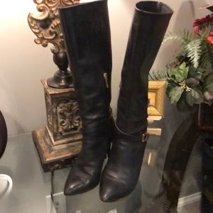 Vince Camuto black leather spike 3” heel boots. Sz 6.5.
GUC